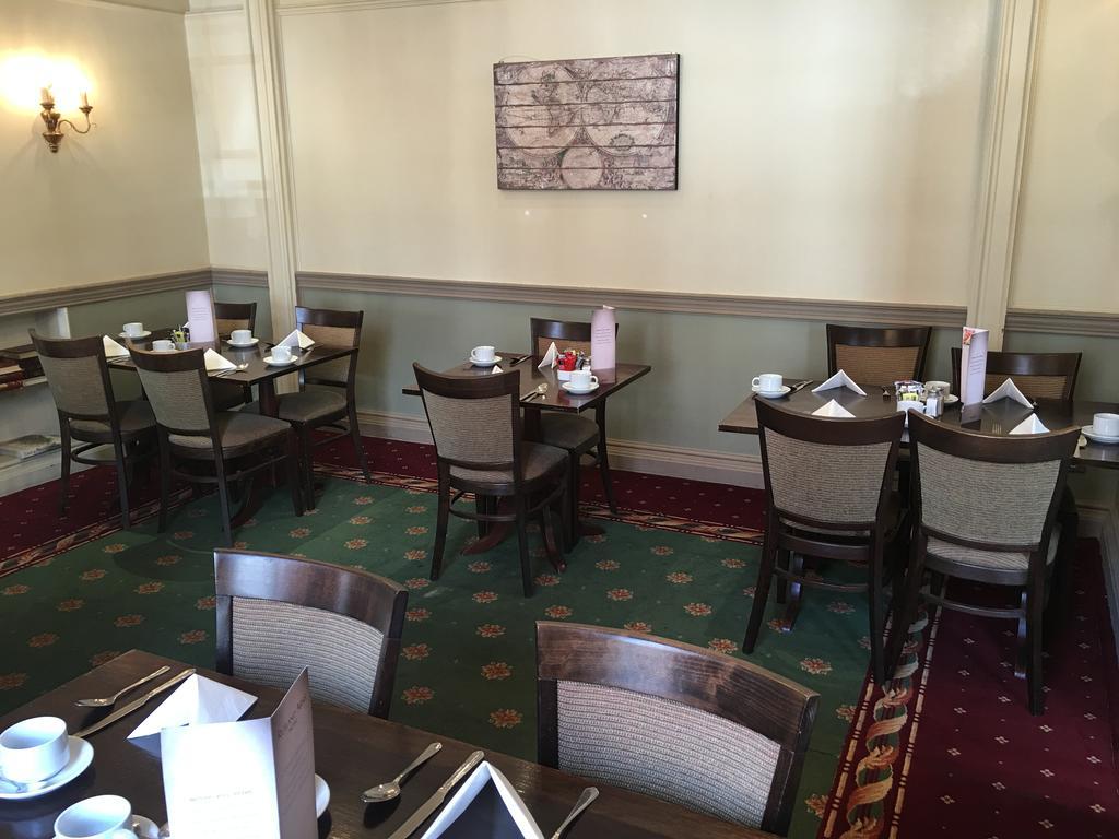 The Rutland Arms Hotel Ньюмаркет Экстерьер фото