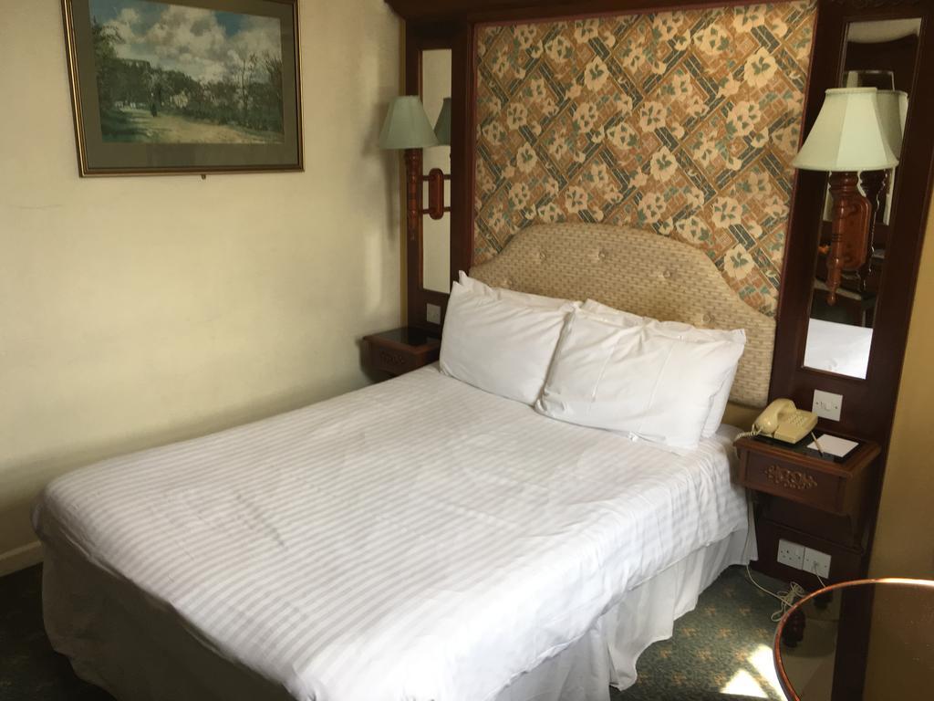 The Rutland Arms Hotel Ньюмаркет Экстерьер фото